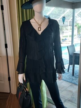 Black Ruffled V-Neck Sheer Crinkle Blouse for Women. Sz. 2x
